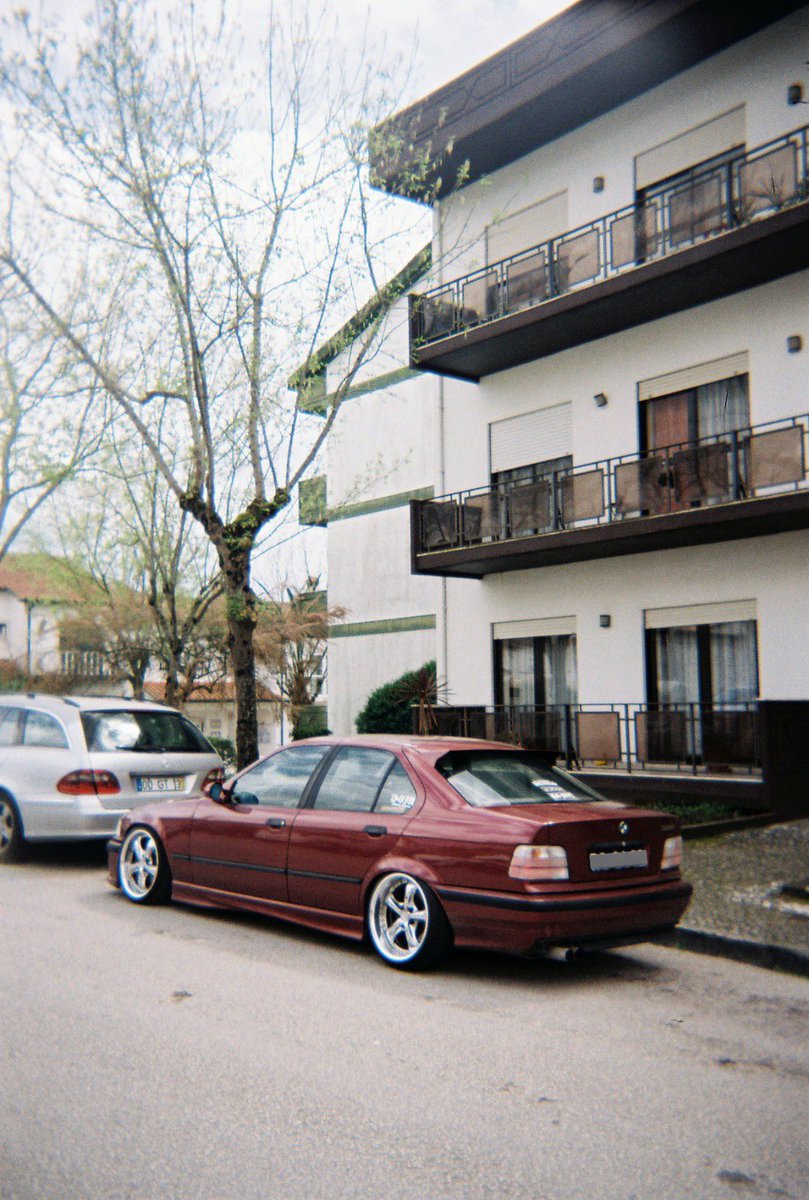 SousaLDN's tweet photo. Sometimes a cookout and cool cars with the homies is all you need https://t.co/qGR5IUbZua
