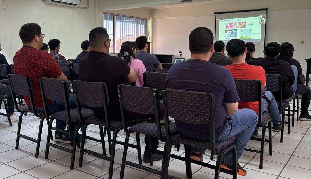 Alumnos del PCI en el seminario "Nanomateriales para el desarrollo de ciencia y tecnología" impartido por el Dr. Oscar Ceballos Sánchez.