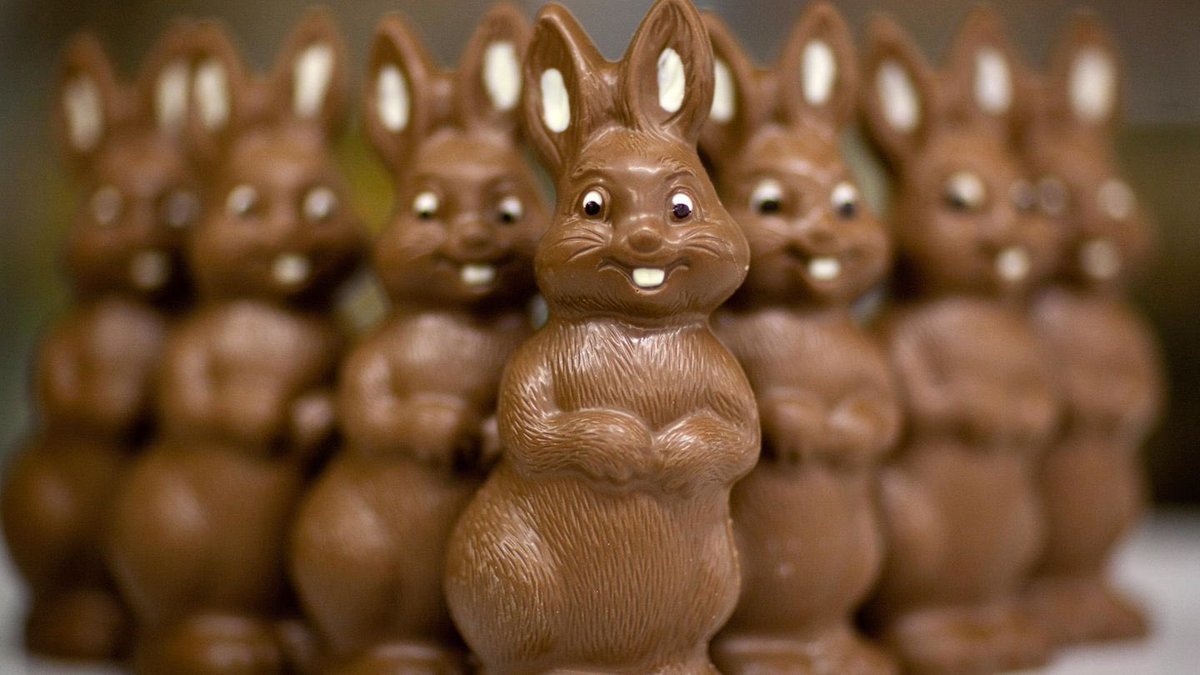 ArminJohnert's tweet photo. SCHOKOLADEN-HOHLFIGUREN!
so, jetzt habe ihr es 😝🥳
#Sitzhasen
#RechteKnallchargen!
#SchokoladenHohlfigur https://t.co/qXBtfNliou
