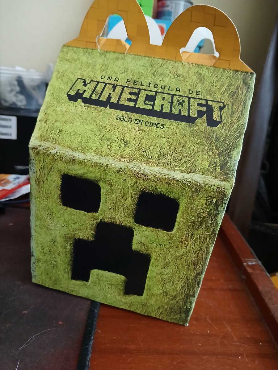 fard_shot203's tweet photo. Wuuuu además de la película, me agarro una caja del mejor juego uwu
.
.
.
.
Que juguete me toco??? 👀 #Minecraft #MinecraftMovie #McDonalds https://t.co/F7ZpDwvfd1