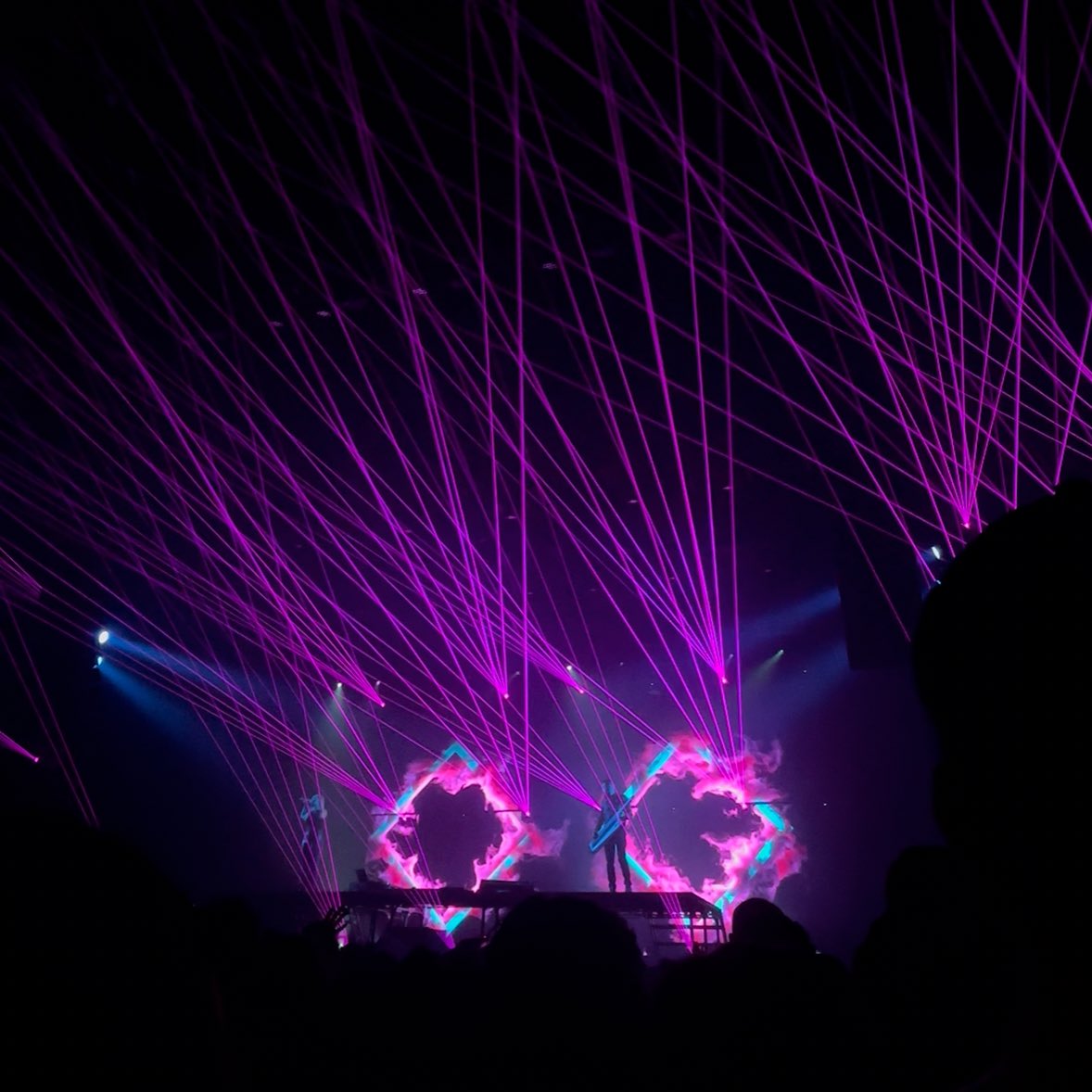 I was so excited to see <a href="/jackLNDN/">jackLNDN</a> <a href="/robotsunrise/">Robot Sunrise</a> and #visionV open for <a href="/lsrcity/">LSR/CITY</a> ! Their sets were just right to set the mood for the evening ! You guys kicked ass! 💫💜✨