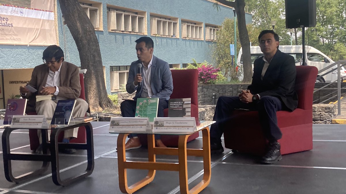 IIBI_UNAM_MX's tweet photo. El #IIBI presente en la 📚✨ X Feria del Libro en Ciencias Sociales del @IISUNAM
En mesa redonda, el Dr. Jonathan Hernández, el Dr. Isaac Becerra y el Dr. Hugo A. Guadarrama, investigadores del IIBI, nos hablan sobre las actividades y publicaciones editoriales del Instituto. https://t.co/2KZJa2KAix