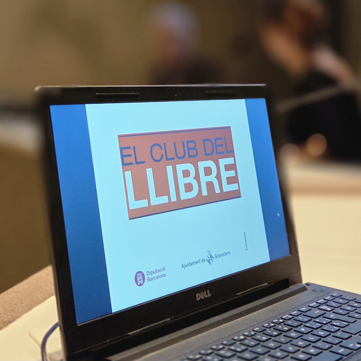 bibliotequesgr's tweet photo. 📚 Club del llibre amb #FerranTorrent

💬 L’escriptor conversa amb els lectors sobre la seva darrera publicació, 'El jo que no mor' @columnaedicions.

📖 Una novel·la històrica situada en la València del 1966, plena d’espies i d’identitats falses.

❤️ @MuseuG @bibliotequesXBM https://t.co/psUoMJSHUf