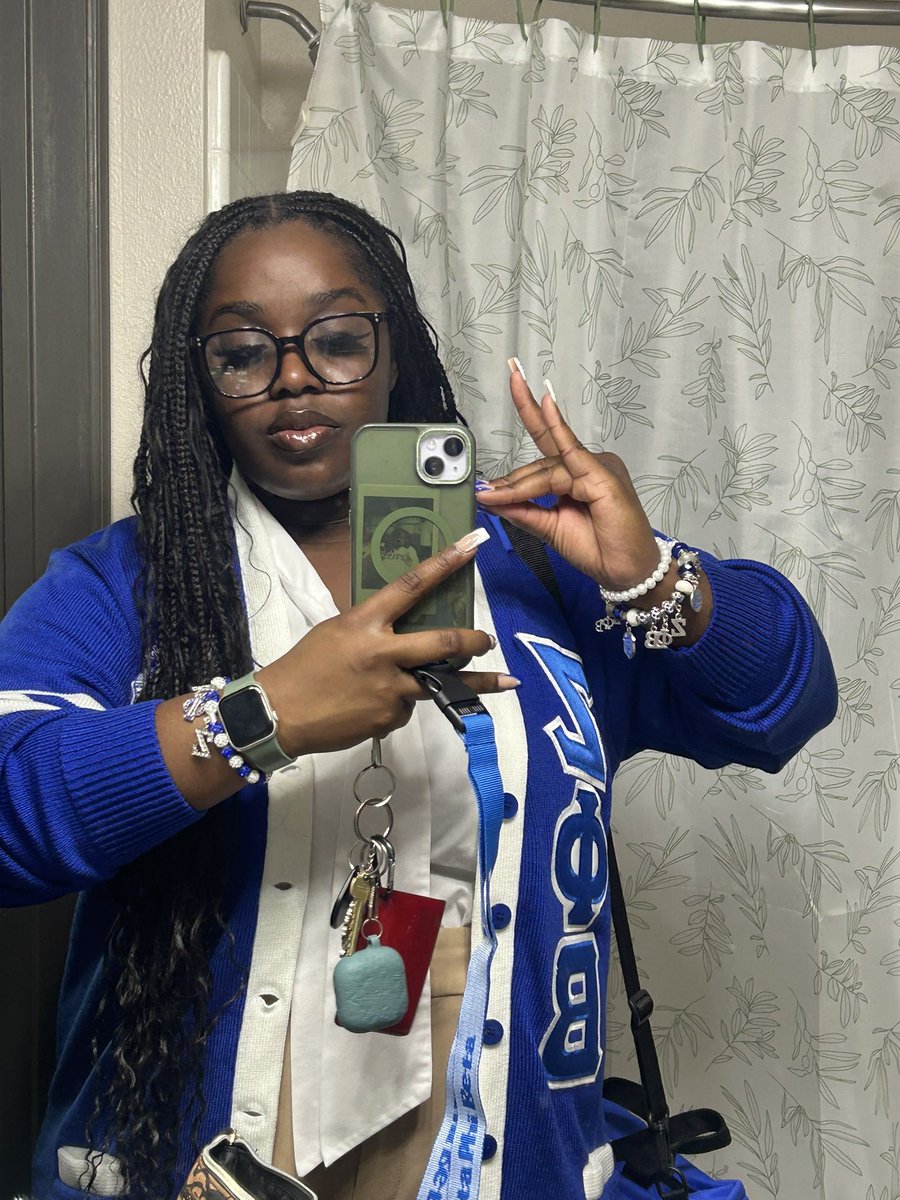 woke up feeling real FINE💙🕊️