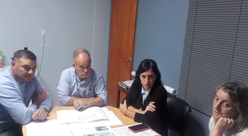 AkikiTurko's tweet photo. Junto al secretario de Obras Públicas Raúl Andalor, la arquitecta del Obispado Mariana Romanazzi y el párroco Alexis, tratamos las diferentes propuestas presentadas por el @MinInfra para la refacción de la Iglesia Santa Rosa de Lima de Patquia y optamos por la más viable 🔽 https://t.co/HTu68kOgiI