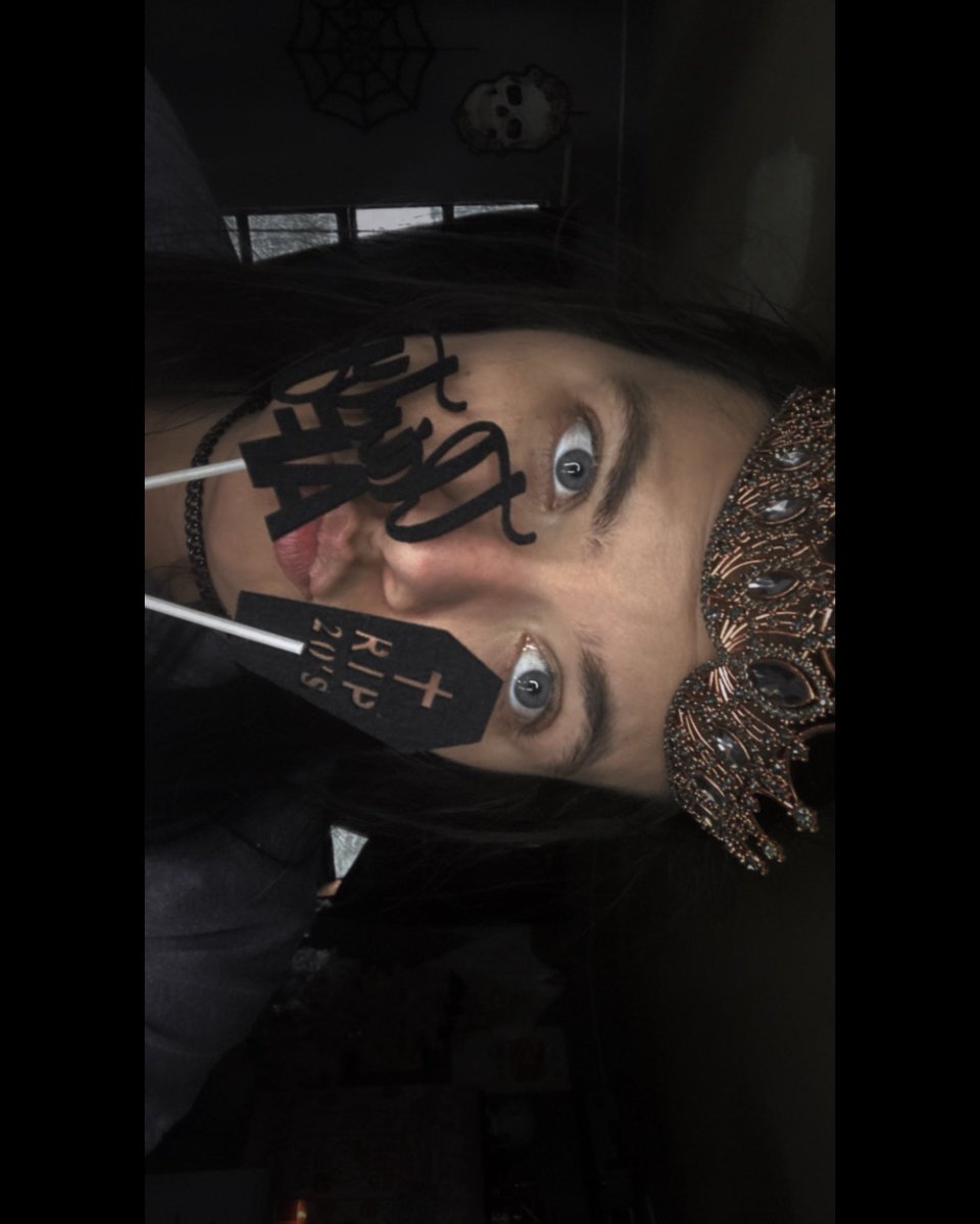 DAIZEEJONAS's tweet photo. R.I.P. my 20s happy birthday to me ⚰️🦇💀🎶🖤🥳🎊😂 https://t.co/k6rqB1wboK