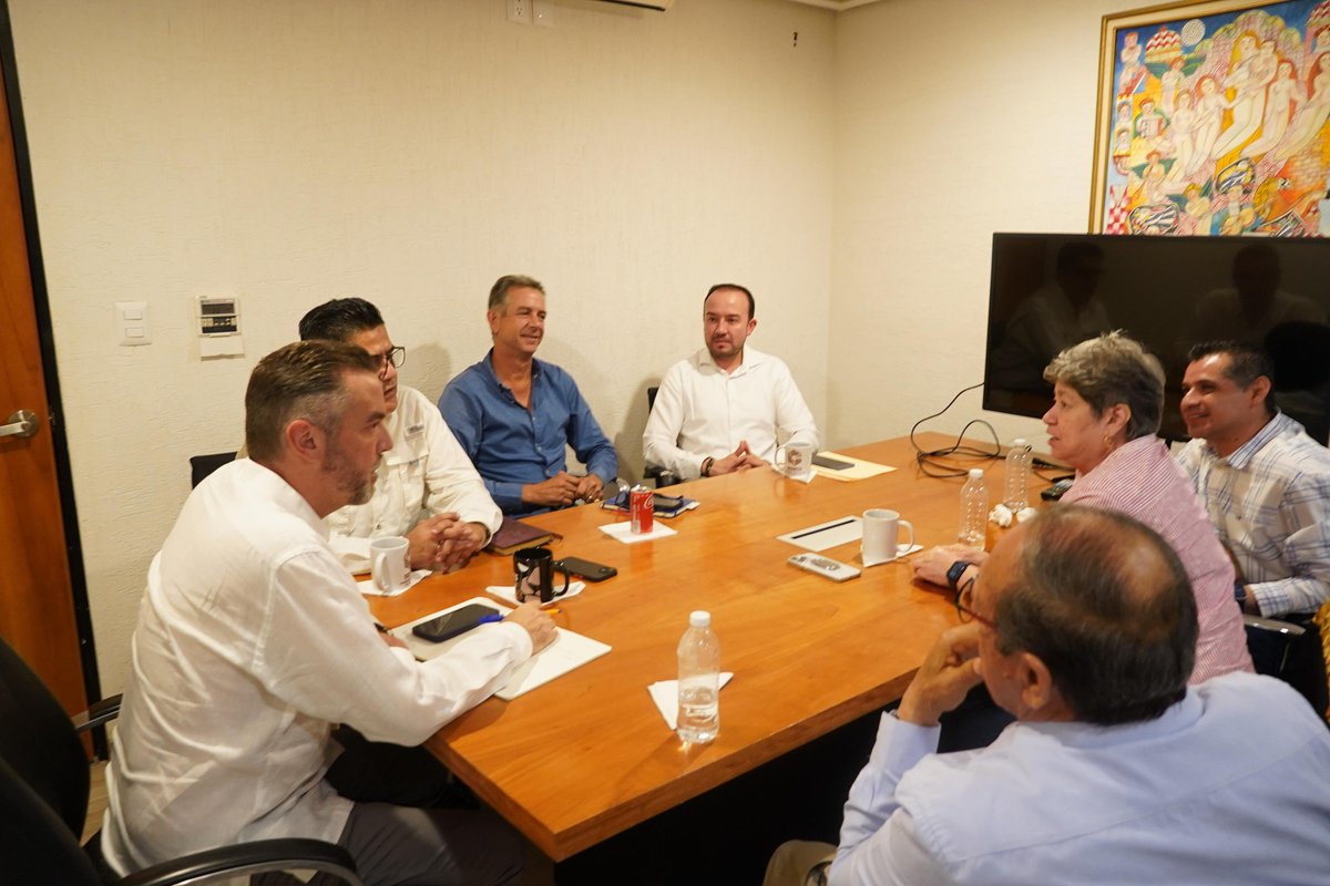 JLavalleMaury's tweet image. El API tiene un gran potencial que detona el desarrollo económico de #Campeche, vienen proyectos muy interesantes que les iremos informando #GobiernoDeTodos #APICAM