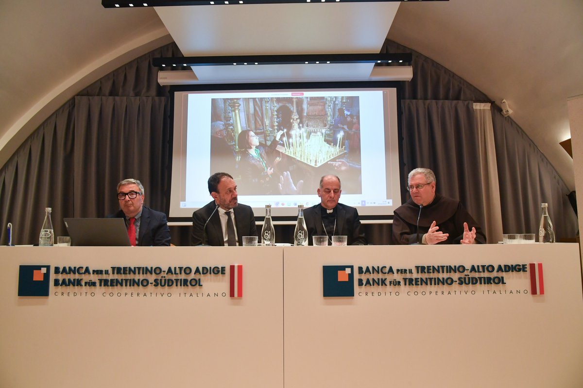 MatteoFesti's tweet photo. Dopo mesi di lavoro assieme ai giornalisti  Rudari e Cerone ecco la presentazione del Libro: La Pasqua di Gerusalemme. Un grazie ai relatori il Custode di Terra Santa Fra Francesco Patton ofm, l’Arcivescovo Giovanni Pietro Dal Toso, Nunzio Apostolico ad Amman. Foto Daniele Mosna https://t.co/AL7qxc1XtX