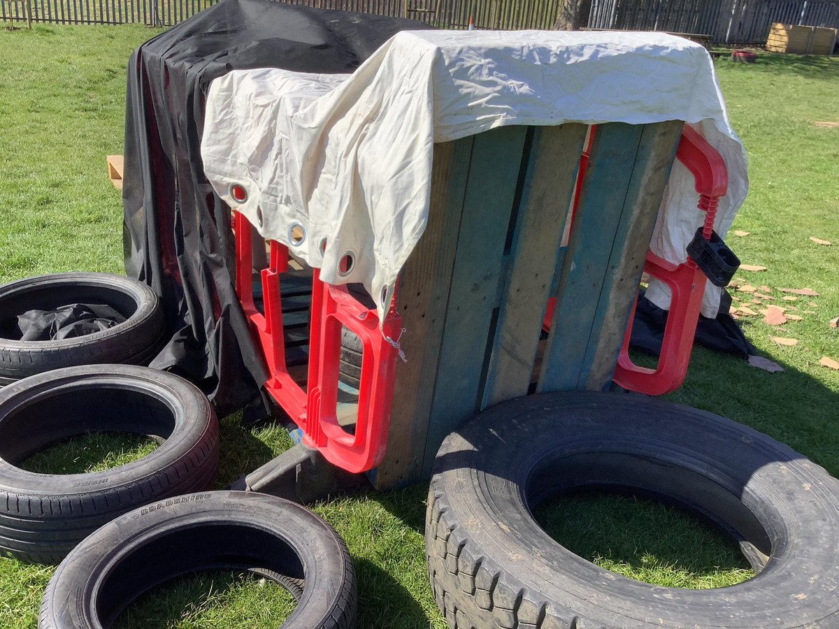 There has been some outstanding den building at Gillas Lane today!

Well done, gang! 

#HOPToIt