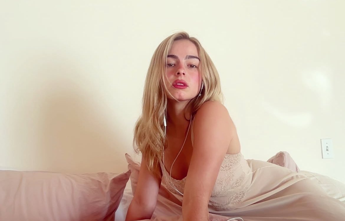 Put your headphones on. Guess I gotta accept the pain, Need a cigarette to make  me feel better. Every good thing comes my way, So I still get dolled up