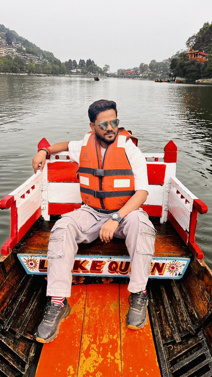 Mkshivaaksh's tweet photo. जहां दृश्य, संवाद से पहले बोल उठे…
जहां हर पेड़, हर पत्थर, किरदार बन जाए…
कहीं झील की ख़ामोशी में, कहीं पगडंडियों की साँसों में,
एक अधूरी सी कहानी धीरे-धीरे गूंज रही है…
बस उसी मंज़िल की तलाश…
एक एहसास, एक पल, एक जज़्बा ढूंढ़ रहा हूं।- M.K. Shivaaksh
#story #filmdairy #recci #upcoming #shoot #mkshivaaksh