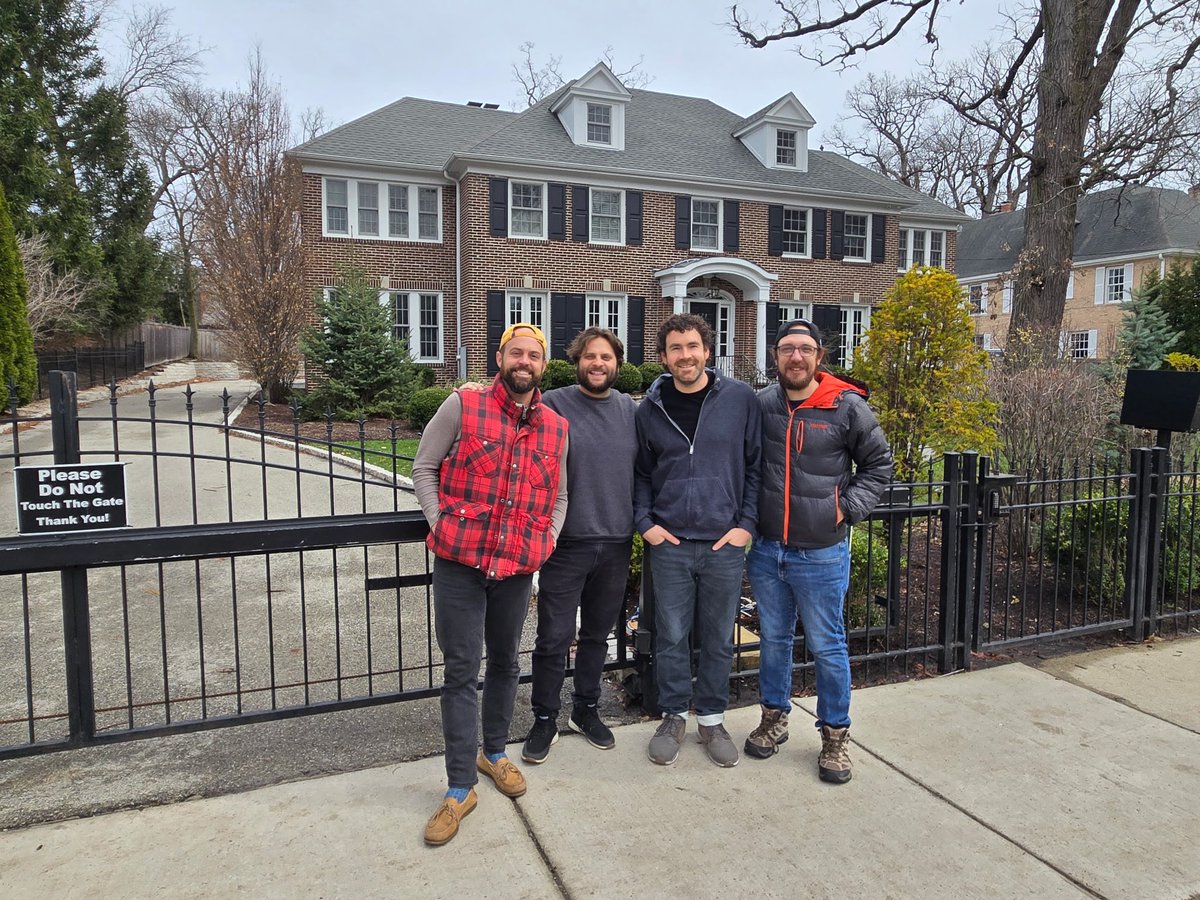Fun gig in Chicago. Turns out we were staying a few blocks away from the Home Alone house.