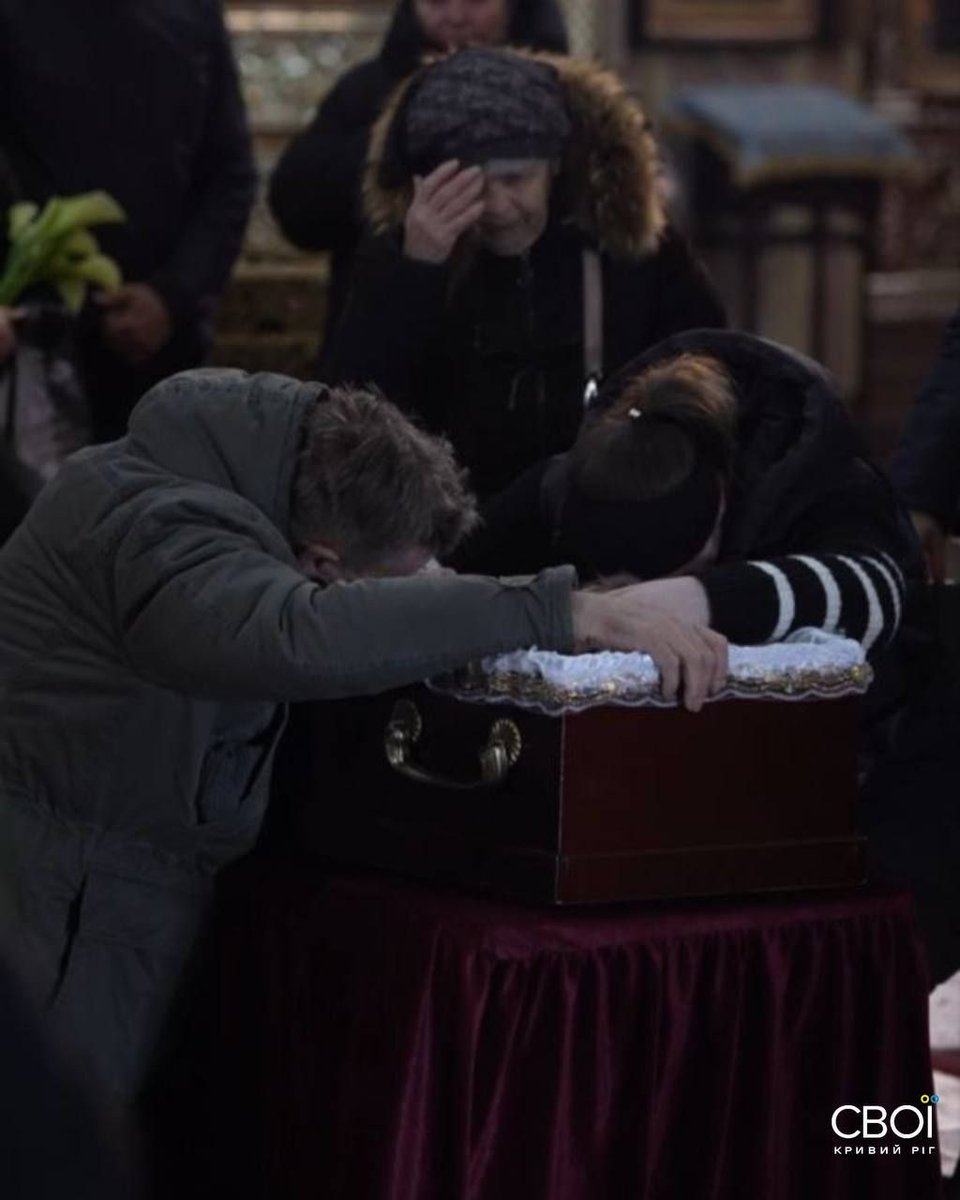 EuromaidanPress's tweet photo. The youngest child killed by the Russian missile strike on Kryvyi Rih was buried today.

Three-year-old Tymofii loved space rockets and ladybugs. He was among nine children that Russia killed on 4 April. Twenty people died in total. 

Tymofii was returning home from a playground with his grandmother when the missile struck. His grandmother was hospitalized with severe wounds, but the boy didn't survive his injuries.

📷svoiKR/ Telegram