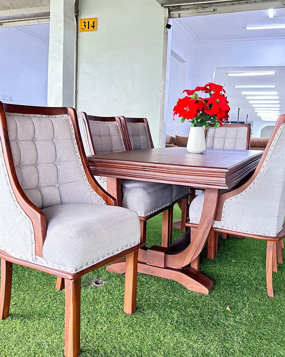 Joh_cabinet's tweet photo. Kuna wale wanataka sofa ifanane na dining table this one you derserv
Sofa set with Heavy dens material  7 carrying capacity 3,000,000

Dinint table 2,800,000

Kindly ☎️: 0710444391
Located at Chang'ombe-Temeke https://t.co/E8LVAP3r0U