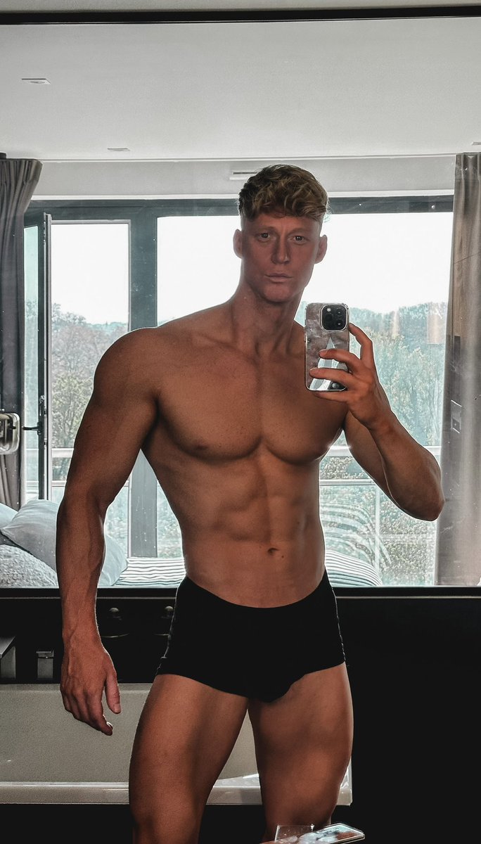 clemfitx's tweet photo. RT if you love my body and receive a gift 🎁🥵
#model #bg #playboy #chudai #fitboy https://t.co/99XnVlQWLa