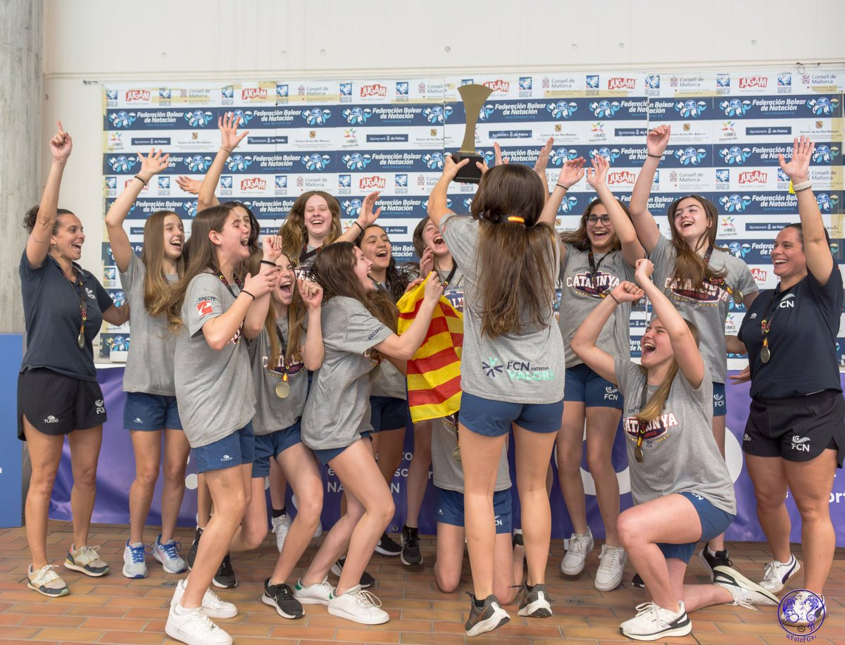 waterpolistacom's tweet photo. Cataluña 𝐝𝐨𝐦𝐢𝐧𝐚 el Campeonato 🌟✨⚡️

La piscina Son Hugo (Palma de Mallorca) fue sede del Campeonato de España Infantil por FFAA. Y una vez más, Cataluña consiguió así el doblete en la Isla con sus dos selecciones

Mantienen en alza su HEGEMONÍA💥

📸 | Fotofg91

#Nacional https://t.co/bPlyZkKOpw