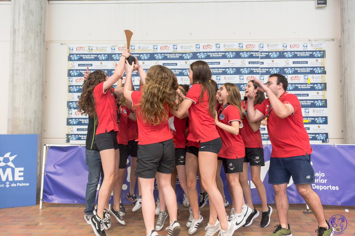 waterpolistacom's tweet photo. Cataluña 𝐝𝐨𝐦𝐢𝐧𝐚 el Campeonato 🌟✨⚡️

La piscina Son Hugo (Palma de Mallorca) fue sede del Campeonato de España Infantil por FFAA. Y una vez más, Cataluña consiguió así el doblete en la Isla con sus dos selecciones

Mantienen en alza su HEGEMONÍA💥

📸 | Fotofg91

#Nacional https://t.co/bPlyZkKOpw