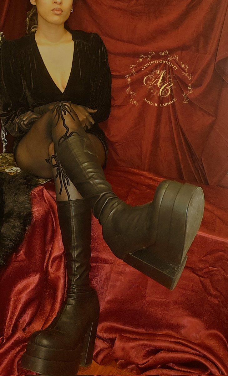 AmmaRcarnage's tweet photo. Swinging the boots under your nose.

#femdom
findom
#soumis
#ballbusting
#CBT
submissive

Be my prey. https://t.co/QnPkWAthFw
