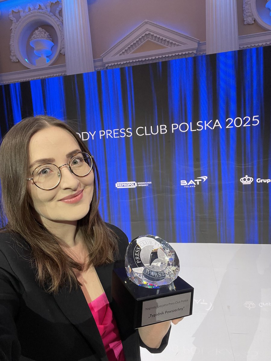Ewelina Burda (@ewelina_burda) on Twitter photo Jest to niezwykłe wzruszenie odbierać w imieniu całej redakcji <a href="/tygodnik/">Tygodnik Powszechny</a> Nagrodę Specjalną od <a href="/PressClubPolska/">Press Club Polska</a> z okazji naszego 80-lecia. Naszych pierwszych osiemdziesięciu lat. Dziękujemy i jesteśmy dumni z tego wyróżnienia. Jest to niezwykłe wzruszenie odbierać w imieniu całej redakcji <a href="/tygodnik/">Tygodnik Powszechny</a> Nagrodę Specjalną od <a href="/PressClubPolska/">Press Club Polska</a> z okazji naszego 80-lecia. Naszych pierwszych osiemdziesięciu lat. Dziękujemy i jesteśmy dumni z tego wyróżnienia.