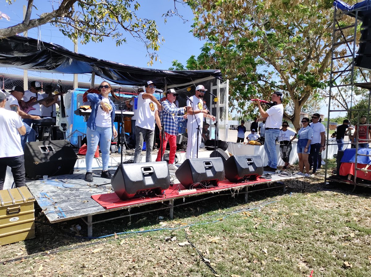 epi_gran's tweet photo. Qué mejor regalo para nuestros trabajadores en su día que disfrutar de la música de La Original de #Manzanillo. #PescaPorCuba #ProvinciaGranma https://t.co/eRPcPe67gN
