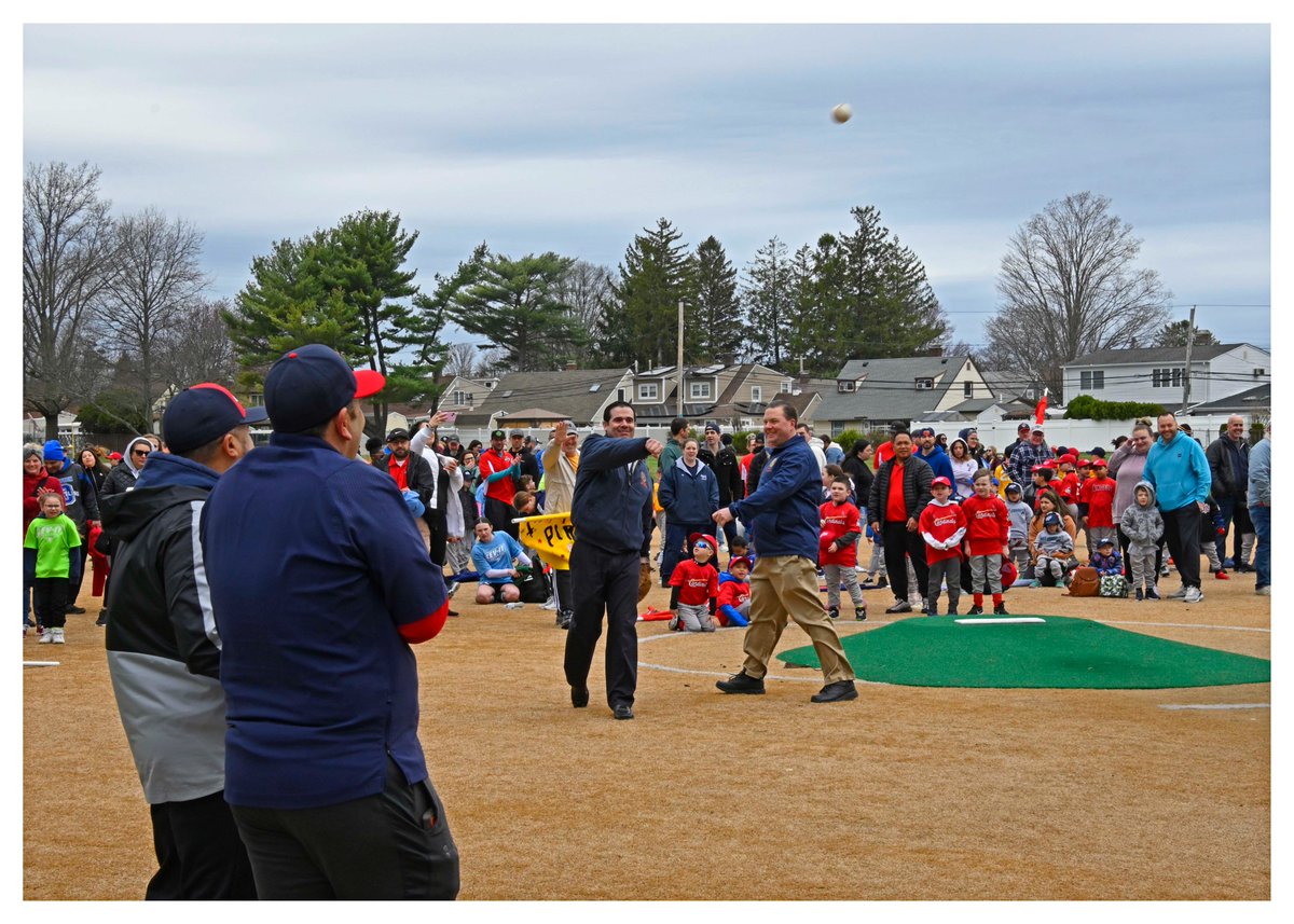 LegFerretti's tweet photo. It was so much fun to join the Lev-IT Baseball Softball Teams for the start of their season Opening Day Ceremonies along with Hempstead Town Clerk Kate Murray, @JohnMikulin and Legislator Tom McKevitt. https://t.co/HdgU94ZTBz