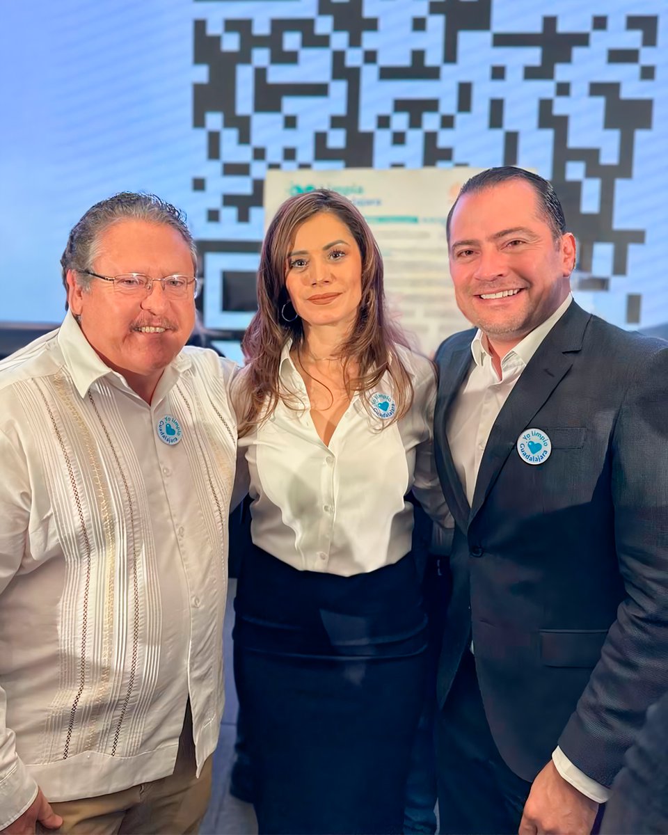 Hoy, gracias a la invitación de la alcaldesa <a href="/VeroDelgadilloG/">Verónica Delgadillo</a>, estuve en la firma del pacto "Limpia de Guadalajara" junto al Mtro. <a href="/MtroLeonelSnte/">Maestro Leonel SNTE16</a>. 🤝

Nos sumamos con #LaFuerzaDelMagisterio a esta gran iniciativa para seguir fomentando valores y promover la educación ambiental.