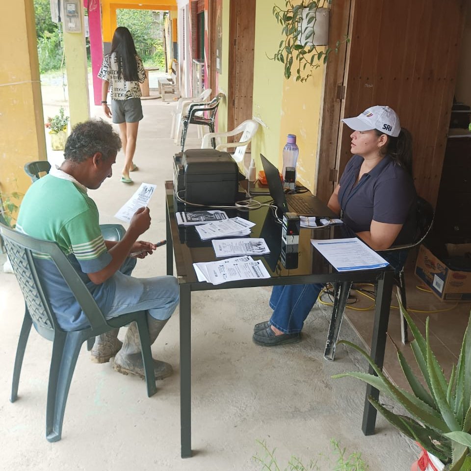 SRIoficialEc's tweet photo. #SRIzonal4

Nuestra #BrigadaMóvil está presente en el cantón Flavio Alfaro, parroquia San Francisco de Novillo, con inscripción y actualización del RUC / Rimpe, generación de claves, información vehicular y otros procesos.

#ElNuevoEcuador https://t.co/ogT1CnaTn3