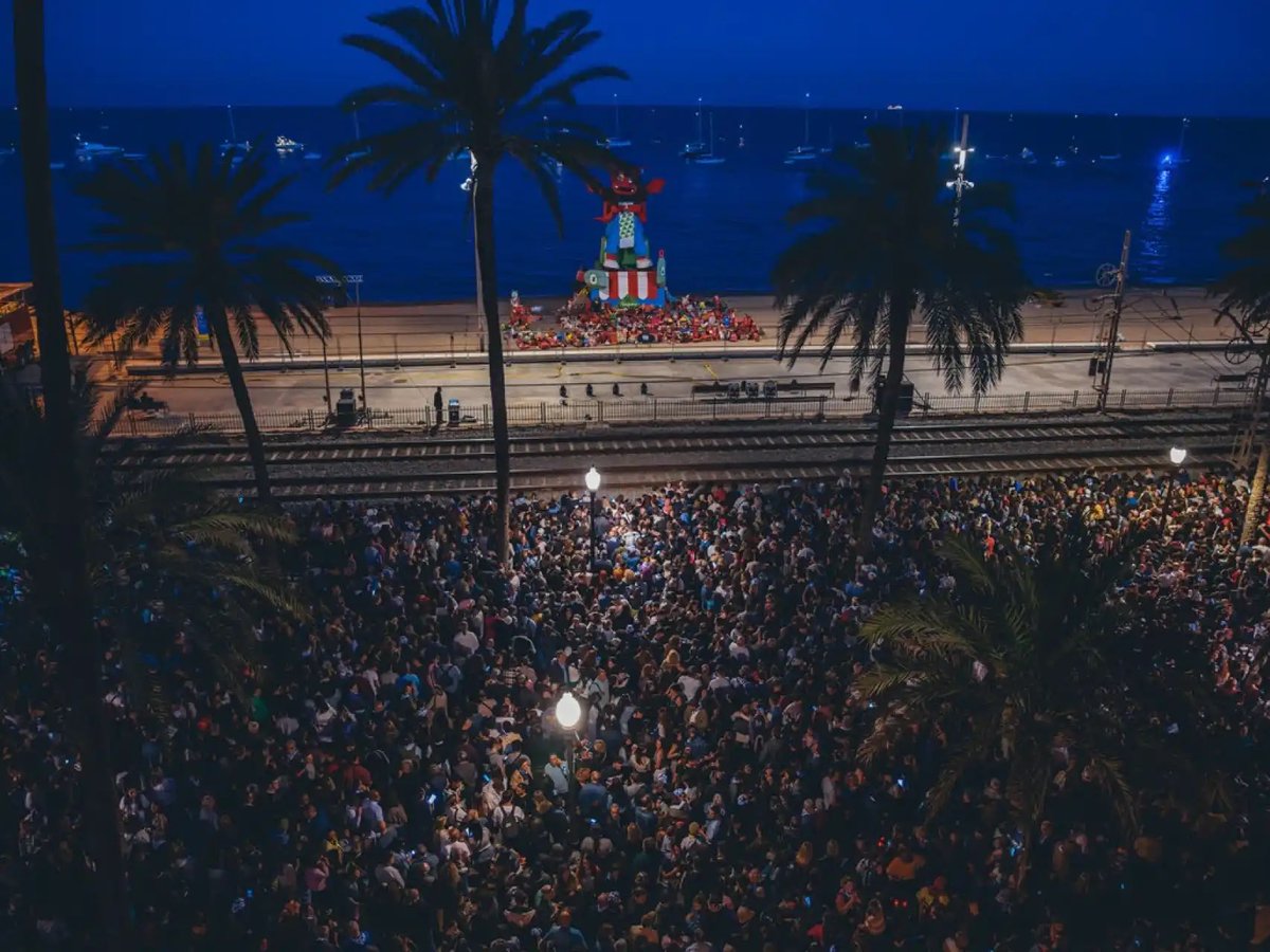 Totbadalona's tweet photo. 🔴ÚLTIMA HORA:La Cremada del Dimoni tindrà aforament limitat a la Rambla (entre c/ de Mar i Prim) per motius de seguretat establerts per la Generalitat. Quan s’arribi al límit, es tancaran els accessos. Milers de persones en podrien quedar fora segons @bdncom #Badalona https://t.co/XOHsOuXAF3