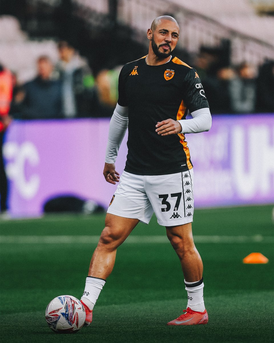 Back in familiar surroundings 🇲🇦 

#hcafc | <a href="/NAmrabat53/">Nordin Amrabat</a>