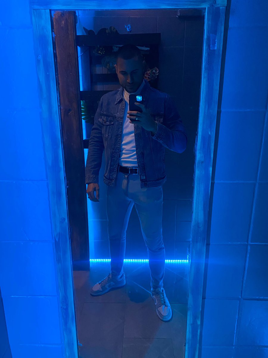 Andrew_Passa's tweet photo. 🔵🟡🟢
.
.
.
#AndrewPassa #Passa #me #my #new #shot #nocaption #nocaptionneeded #lux #nofilter #nofilterneeded #Pub #Music #Life #Chill #relax #Colors #style #Black #Jeans #evening #Spring #damn #reflex #JustLikeIAm #OldSchool #shots #hiphop #art #moment https://t.co/5OEFZr7l2m