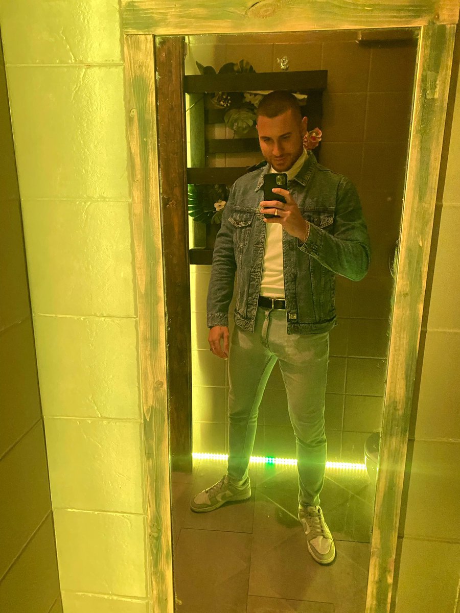 Andrew_Passa's tweet photo. 🔵🟡🟢
.
.
.
#AndrewPassa #Passa #me #my #new #shot #nocaption #nocaptionneeded #lux #nofilter #nofilterneeded #Pub #Music #Life #Chill #relax #Colors #style #Black #Jeans #evening #Spring #damn #reflex #JustLikeIAm #OldSchool #shots #hiphop #art #moment https://t.co/5OEFZr7l2m