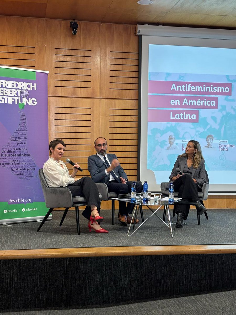 icp_uc's tweet image. [Ahora] 💬 @Carolina_Toha en nuestra Facultad: &quot;En Chile han sido derrotadas las fuerzas ultra-conservadoras que se han tratado de poner por delante. De hecho, creo que el proyecto de constitución ultra-conservador, de la segunda Convención, falló gracias al feminismo&quot;.
