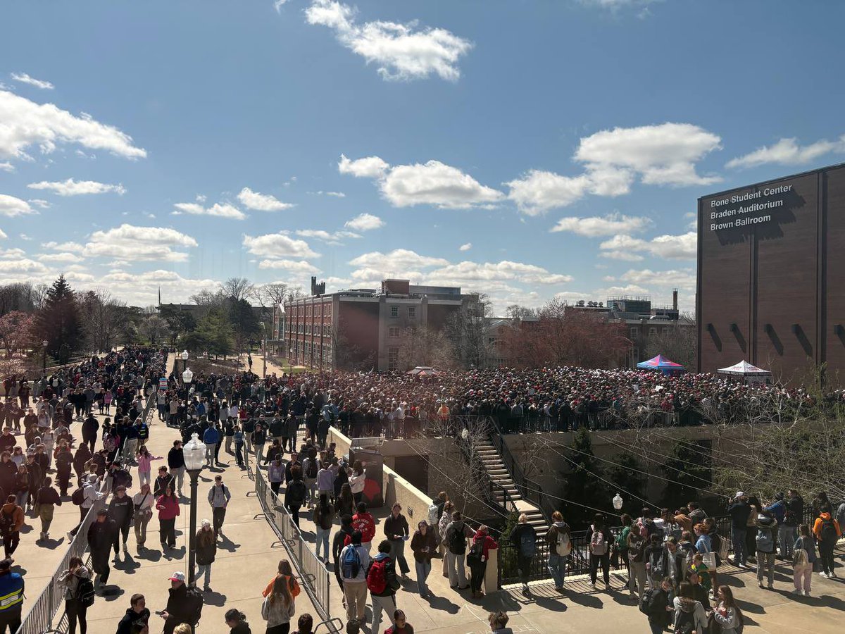 charliekirk11's tweet photo. Back in my home state with a MASSIVE crowd at the University of Illinois today… there is hope for Gen Z, even in deep blue states. 🔥🔥🔥 https://t.co/NFKCsey3cq