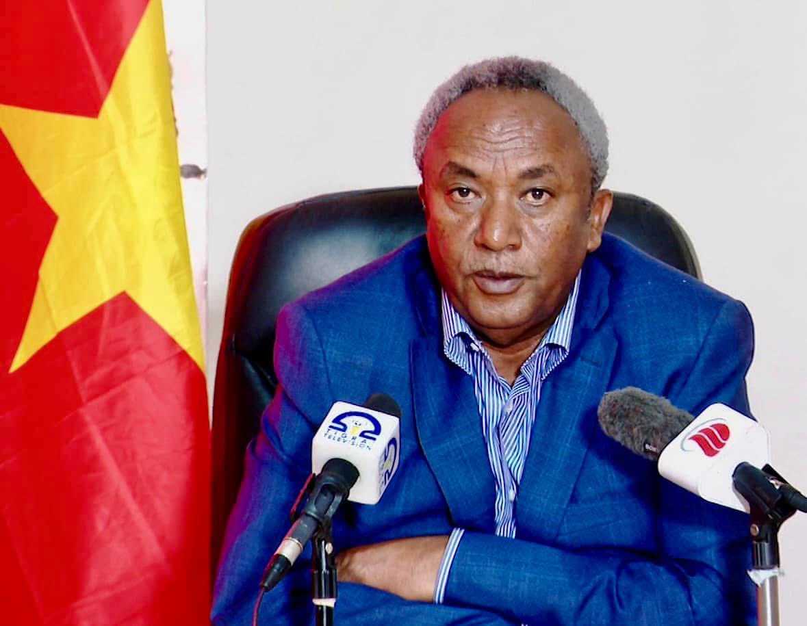 KassaHMariam's tweet photo. ጀነራል ታደሰ ሰናይን ዕውትን ግዘ ስራሕ እምነየልካ:: ትግራይ እትመሓደረሉ ግዚያዊ ምምሕድዳር ዝምርሐሉ ላዕለዋይ ዝኾነ ስኑድ ስምምዕ ፕሪቶሪያ ኣሎ! ቀንዲ ዋኒን ግዚያዊ ምምሕድዳር ድማ፤ 

*    ሉኣላዊ ግዝኣት ትግራይ ምርግጋፅ 
*    ኩሎም ባዕዳውያን ሓይልታት ካብ ትግራይ ምውፃእ 
*    ኣብ ውሽጥን ኣብ ደገን ዘሎ ተመዛባሊ ህዝቢ ናብ መረበቱ ምምላስን እግሪ ምትካልን 
*    ተሓታትነትን ፍትሕን ጀኖሳይድ ትግራይ ምርግጋፅ 
*    ንሕውየት ትግራይ ምንጣፍ 
*    ንስርዓት ዲሞክራሲን ህዝባዊ መረፃን ምችው ባይታ ምፍጣር እዩ! 

ሕውነታዊ ለበዋ፤ 

ጉዳይ ትግራይ ብኣውርኡ ኣብ ዓለምለኻዊ ርክባት ዝተደረኸ ስለዝኾነ፤ ምክትል ፕረዝደንት እዙ ዳግም ዝጣየሽ ግዚያዊ ምምሕድዳር ዝኸውን ሰብ፤ ኣብ መዳይ ዓለምለኻዊ ርክባት እኹል ዓቕሚ ትምህርትን ተመኩሮን ዘለዎ/ዋ፤ ዓቕሚ ርክብን ዲፕሎማስን ዘማዕበለ/ት፤ ኣብ እዋን መኸተ ኮነ ሐዚ እውን ኣብ ትግራይ ዘሎ/ላ ምሁር ትግራይ እንትኮይኑ/ና፤ ንትግራይ ረብሕኡ ዕዙዝ እዩ:: ንኹሎም ፖለቲካዊ ኣተሓሳስባታትን ልሂቃንን ትግራይ ዝውክል ካቢኔ ከም እተጣይሽ ተስፋ እገብር!