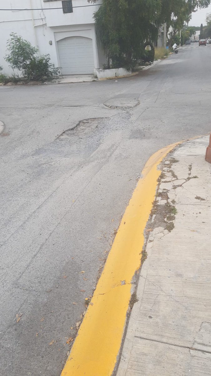 CitlaGo's tweet photo. @ayd_monterrey quisiera reportar este bache qué quedaron en venir a tapar después de haber reparado una fuga. Tiene meses y ya se hizo más grande y profundo. Esta en la Colonia Las Lomas Residencial,Juárez,NL entre las calles Loma Bonita/Loma Real justo en la entrada del fracc. https://t.co/quwAUQFViB