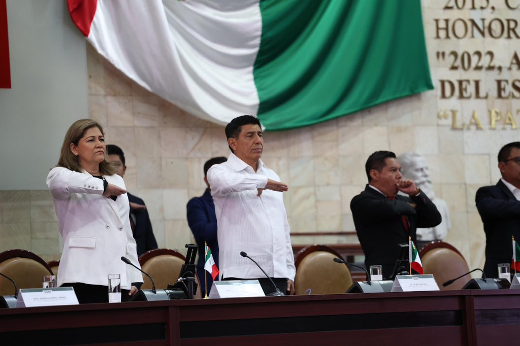 Se llevó a cabo en el H. Congreso del Estado de Oaxaca el Segundo Informe de Actividades de la Defensoría de los Derechos Humanos del Pueblo de Oaxaca. Aplaudo el compromiso de la titular, Elizabeth Lara Rodríguez por el magnífico trabajo y llevar en buen rumbo la Defensoría.