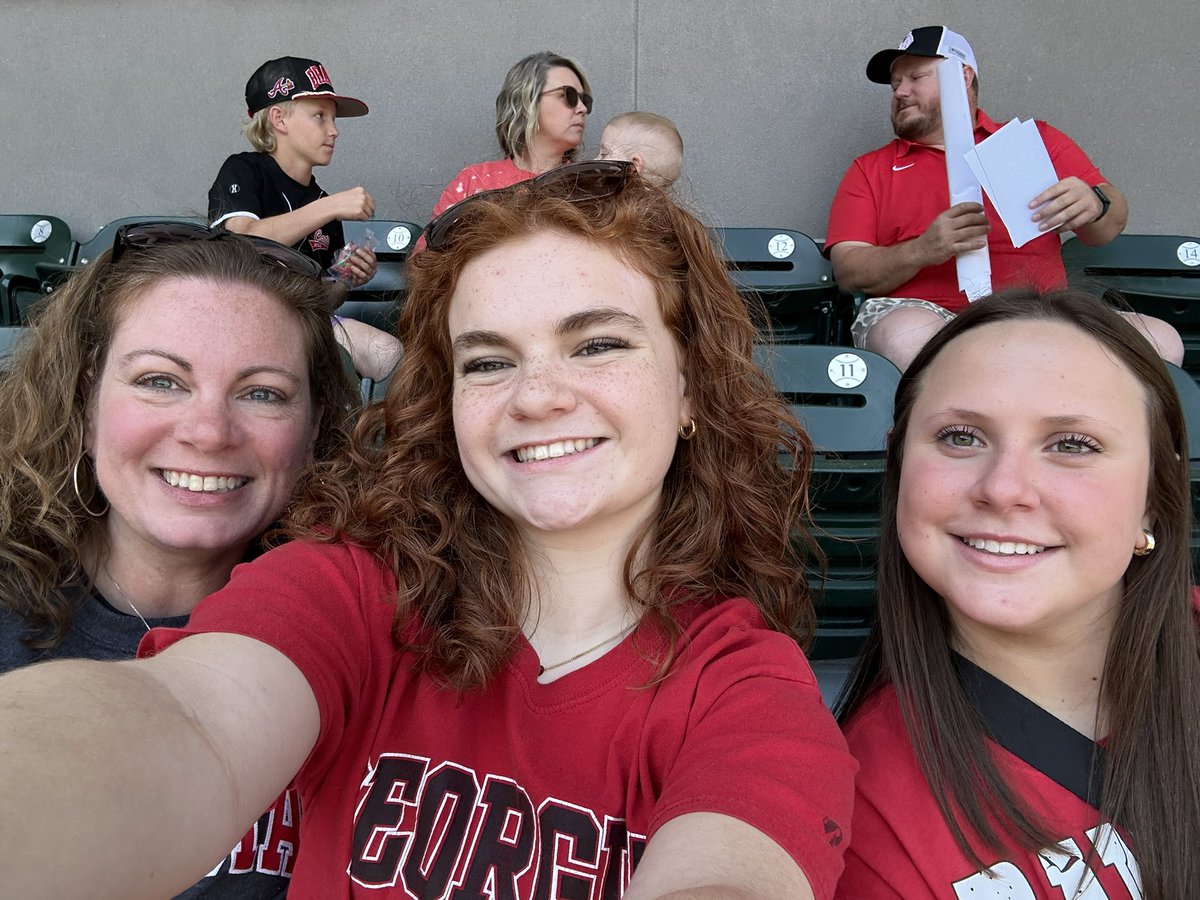 themandyedwards's tweet photo. Beautiful day for a spring break trip to Athens for some @BaseballUGA ⚾️

#GoDawgs #UGABaseball https://t.co/H1yYWgeDmY