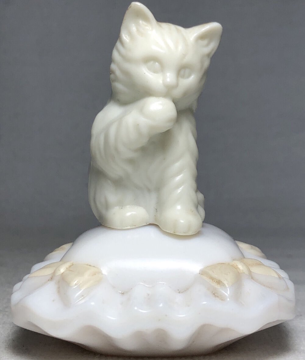 mielgirltwt's tweet photo. avon ‘milk kitten on pillow’ perfume bottle https://t.co/uF975yYWar