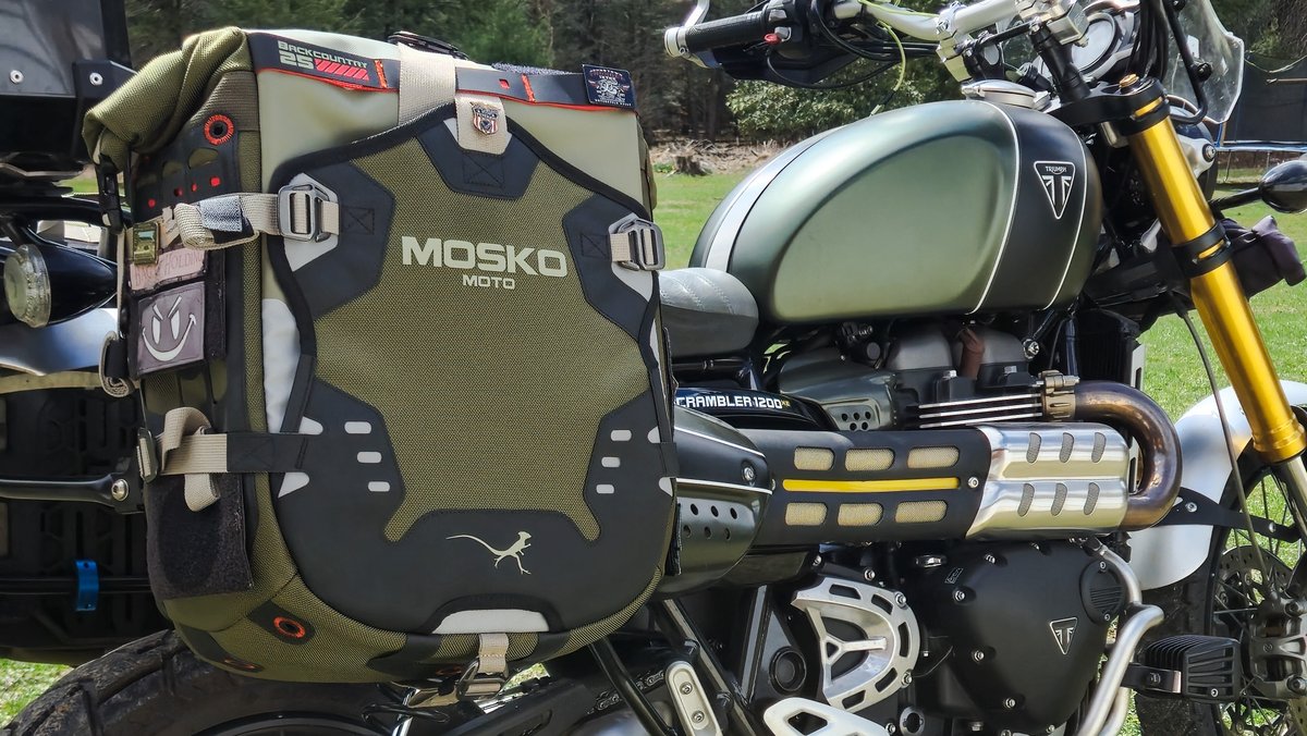 ScramAdven's tweet photo. Mosko Moto Backcountry mounted on Unit Garage Racks. I am a very happy Biker! https://t.co/9y4KET0hIv