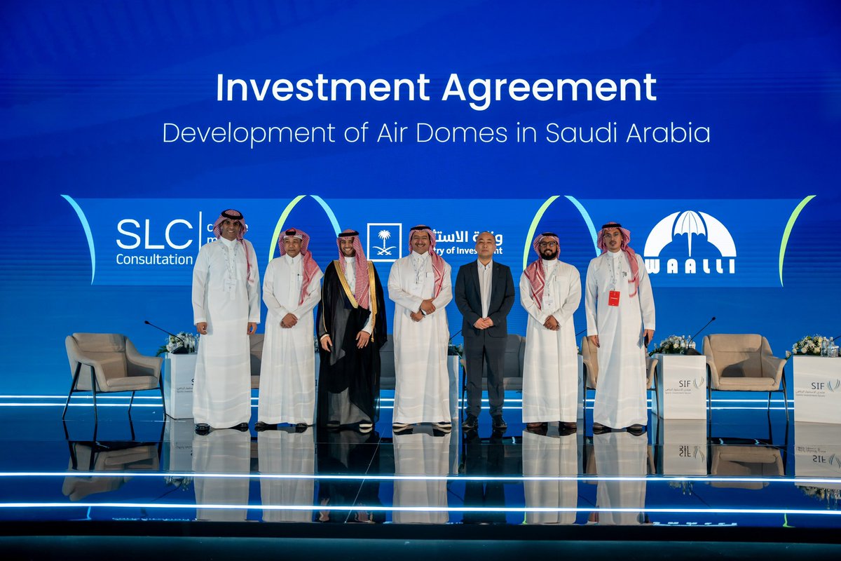نعلن عن توقيع #اتفاقية بين شركة SLC للإستشارات وشركة WAALLI الصينية. 
بهدف إنشاء قبب هوائية رياضية متطورة, وتقديم حلول استراتيجية مبتكرة في مجال الرياضة, تأتي هذه الشراكة في إطار التزامنا المستمر بتعزيز ودعم تطوير القطاع الرياضي.
تم التوقيع في #منتدى_الاستثمار_الرياضي في الرياض.