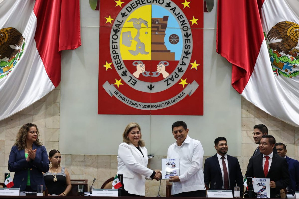 tsjoaxaca's tweet photo. #EstaMañana la titular del PJEO, asistió al Segundo Informe de Actividades de la Mtra. Elizabeth Lara Rodríguez, titular de la @DDHPO, junto al gobernador @salomonj en el recinto del H. @CongresoOaxaca_. https://t.co/s8zUPZzpBt