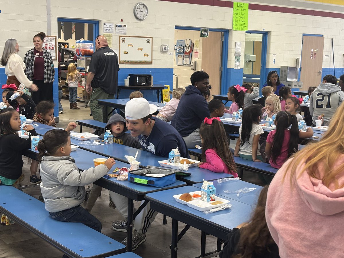 Our players had a blast volunteering at Coggin Elementary this week! During lunchtime fun to games and laughter, it was a great way to connect with the students and staff.

They’ll be back throughout April, and we’re so proud of how they lead on and off the field!

#StingEm