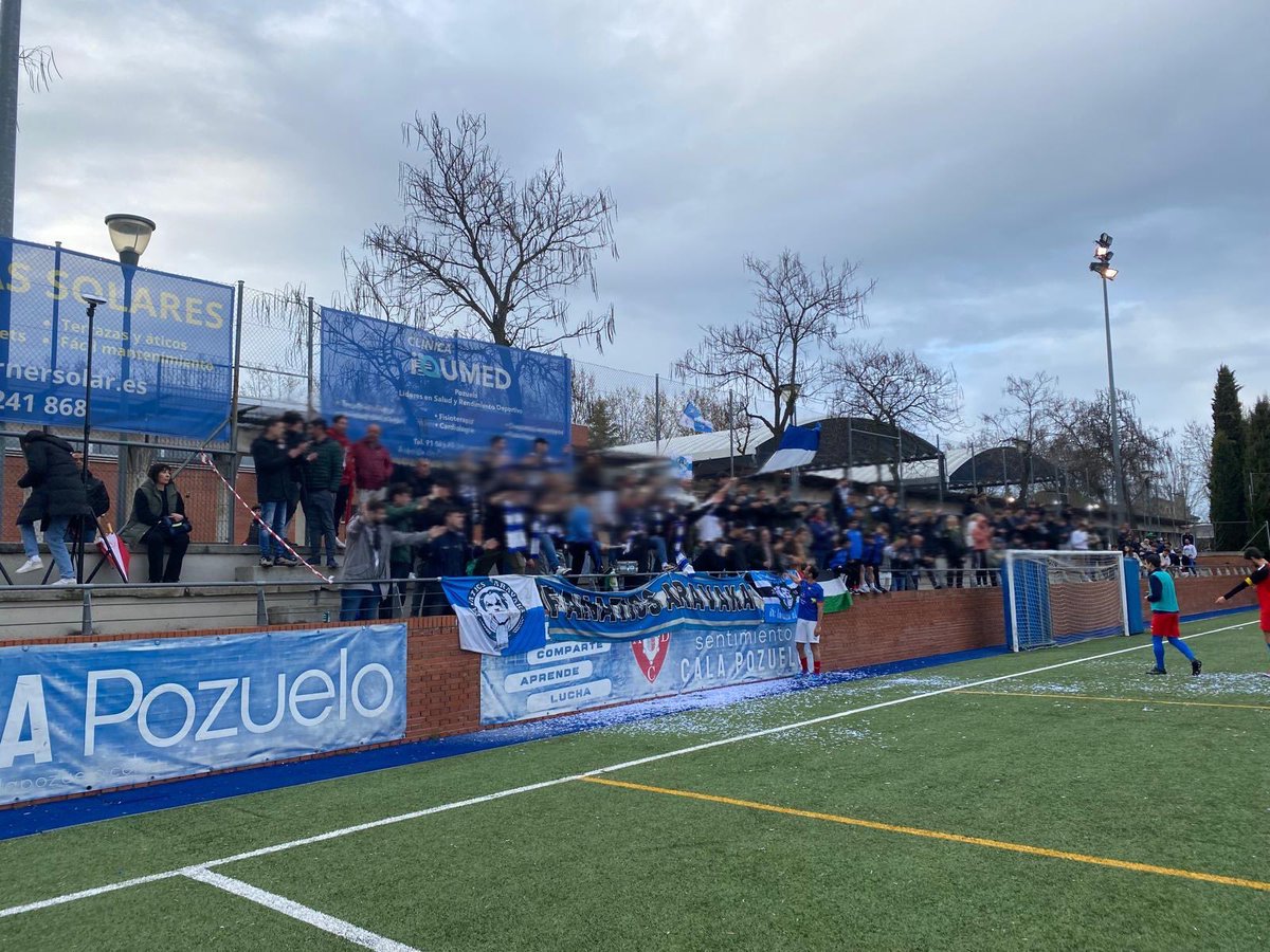 CALASANZ 2-1 ARAVACA

Buen desplazamiento del grupo aún que el tiempo no acompañase. Nosotros no pudimos faltar a la cita, lástima que no pudiésemos volver con los tres puntos al barrio. 
Aún así sois el ORGULLO DE UN BARRIO!!