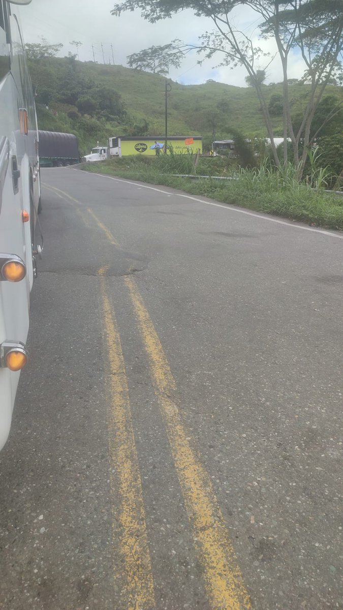 soydeituango's tweet photo. #Reportan 1 y 35 dé la tardé, Trancón en la Frisolera #LargasFilas dé vehículos #vía a La costa norte, municipio de Valdivia norte de Antioquia https://t.co/bKD8jWuZgC