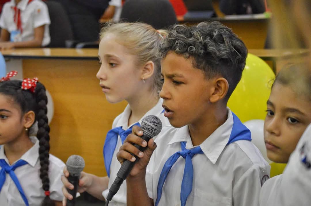 🌟 Las asambleas pioneriles en son un hermoso ejemplo de participación y compromiso. Un espacio donde las voces de los más jóvenes se unen para construir un futuro mejor, fomentando la creatividad,el respeto y la solidaridad. ¡Juntos seguimos haciendo Revolución ! <a href="/OPJMCuba/">OPJM Cuba</a>