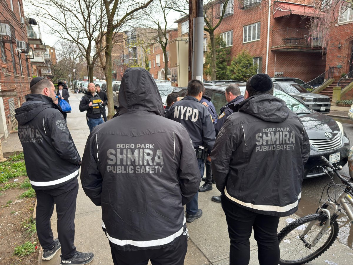 NYPD66Pct's tweet photo. Thanks to the swift support of our community partners, we’ve apprehended the suspect involved in two recent commercial robberies. Your vigilance and collaboration made a real difference. https://t.co/QWgkU5nSmf