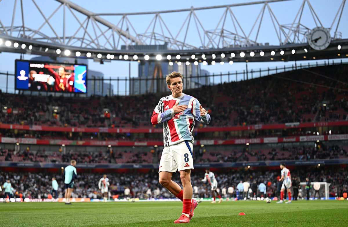 Arsenal's tweet photo. Together.

Let's do this, Gunners 👊 https://t.co/H0FXdOkxiH