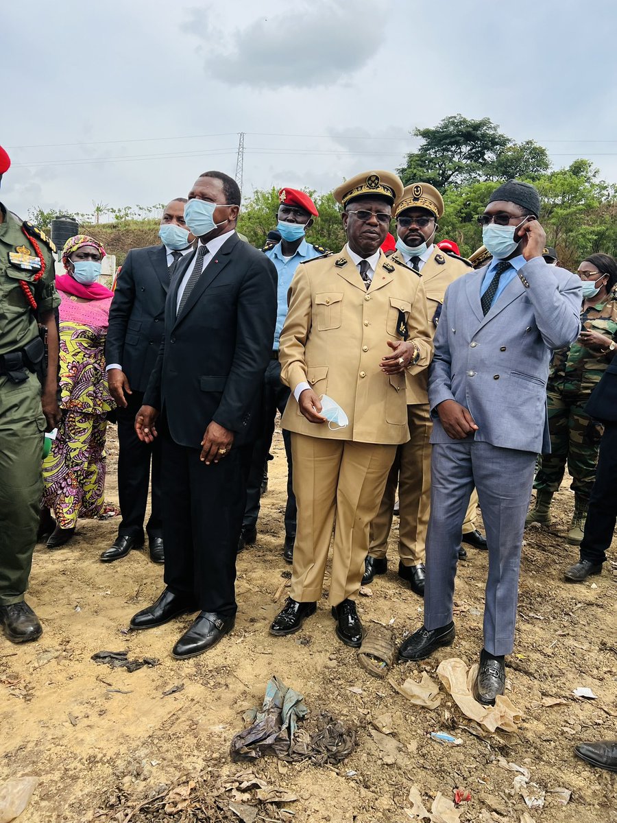 fon_oku's tweet photo. Today, I took part in a high-level meeting in Bafoussam, attended by the Governor of the West Region &amp; all 8 Divisional Officers, during which MINAT boss supervised the destruction of 30 tons of Indian hemp valued at 500 million &amp; counterfeit drugs valued at 360 million FCFA. https://t.co/307cwCREez