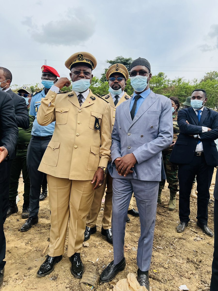 fon_oku's tweet photo. Today, I took part in a high-level meeting in Bafoussam, attended by the Governor of the West Region &amp; all 8 Divisional Officers, during which MINAT boss supervised the destruction of 30 tons of Indian hemp valued at 500 million &amp; counterfeit drugs valued at 360 million FCFA. https://t.co/307cwCREez