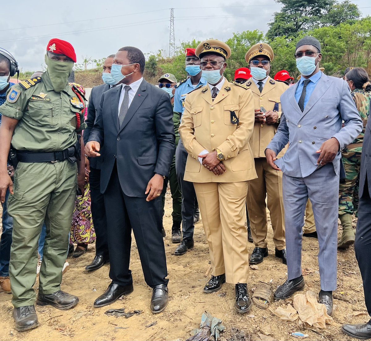 fon_oku's tweet photo. Today, I took part in a high-level meeting in Bafoussam, attended by the Governor of the West Region &amp; all 8 Divisional Officers, during which MINAT boss supervised the destruction of 30 tons of Indian hemp valued at 500 million &amp; counterfeit drugs valued at 360 million FCFA. https://t.co/307cwCREez